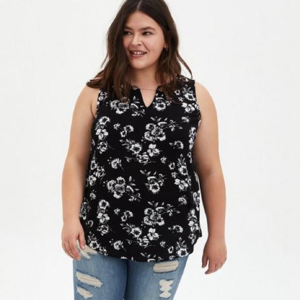 Torrid Black White Floral Chain Neck Sleeveless Blouse Plus Size 2 2X